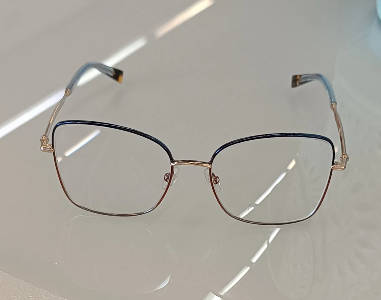 Montura metálica de gafas